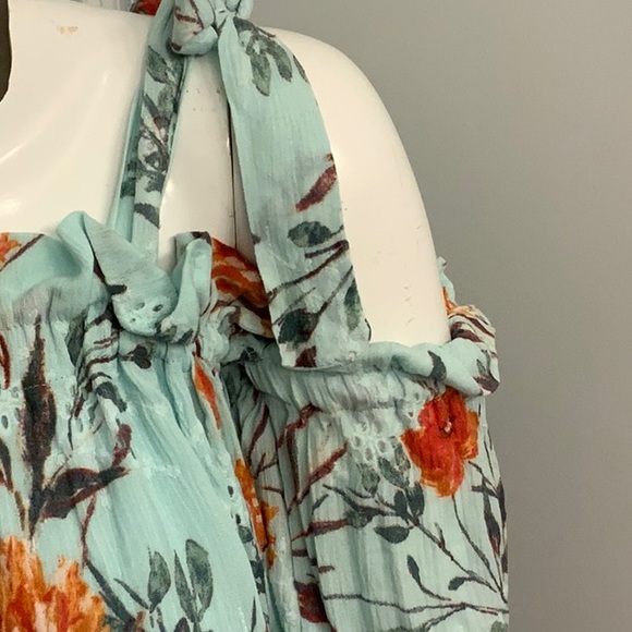NWT Mint floral top with eyelet detailing, tie shoulders and cold shoulder - Picture 2 of 5